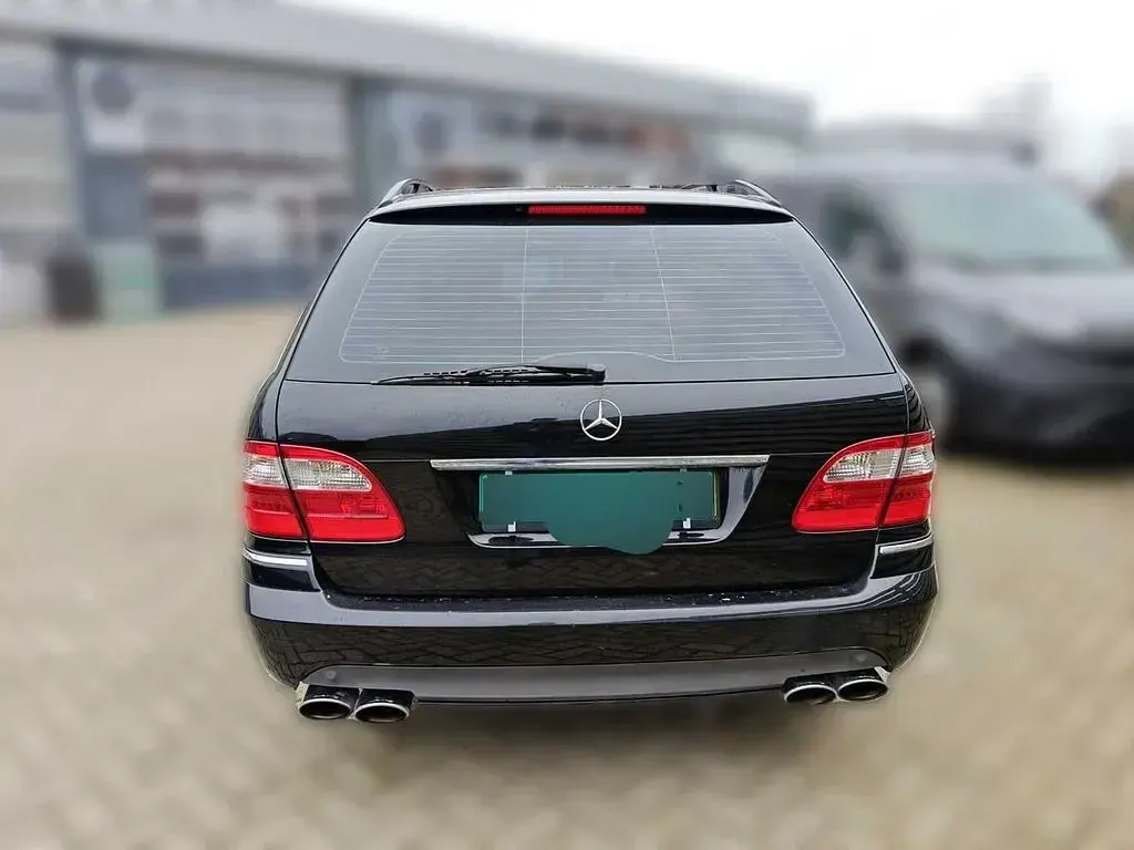 Używany Mercedes E500 Avantgarde 306 KM (225 kW) 2004 Czarny Kombi