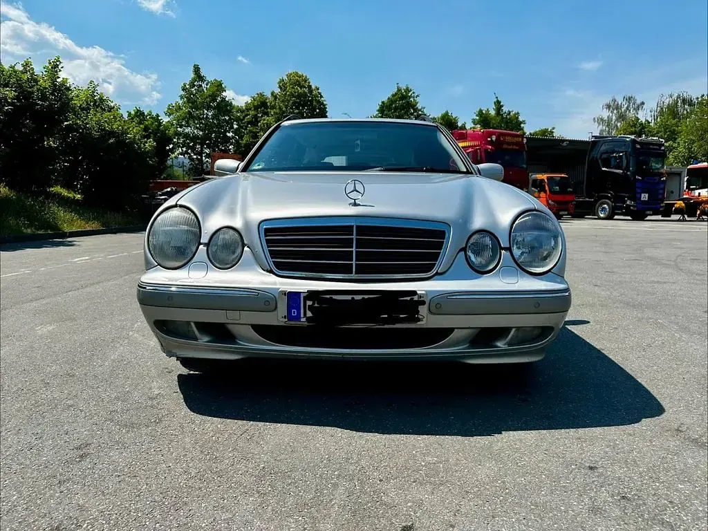 Gebraucht Mercedes E200 Elegance 163 PS (119 kW) 2002 Silber Limousine