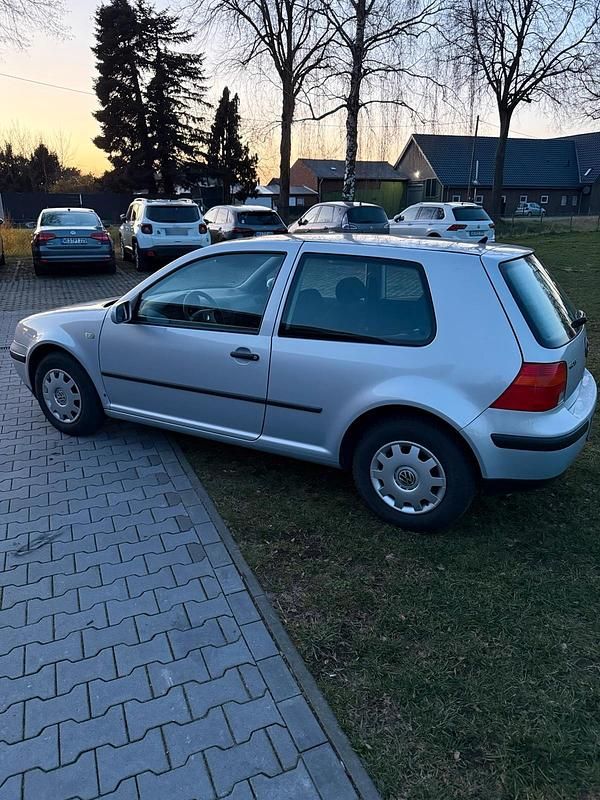 Gebraucht VW Golf IV 75 PS (55 kW) 2001 Silber Kleinwagen