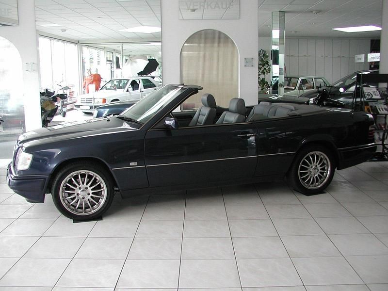 Gebraucht Mercedes E220 150 PS (110 kW) 1997 Grau Cabrio