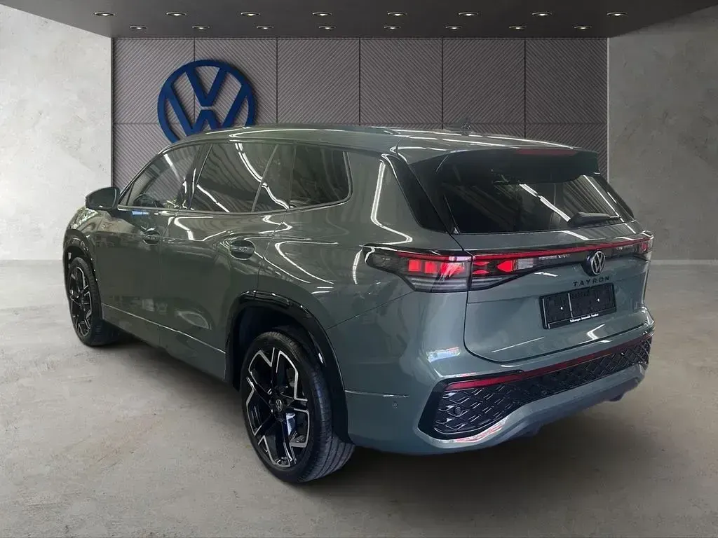 Gebraucht VW Tayron R-line 193 PS (141 kW) 2025 Cipressinogrün metallic SUV