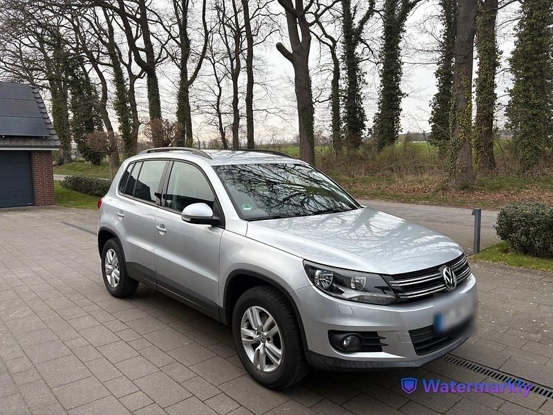 Gebraucht VW Tiguan Trendline 122 PS (89 kW) 2012 Silber SUV