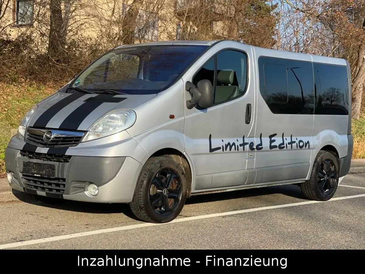 Gebraucht Opel Vivaro 114 PS (83 kW) 2012 Grau Van / Kleinbus