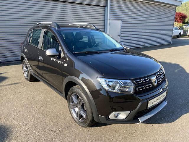 Gebraucht Dacia Sandero Celebration 90 PS (66 kW) 2018 Schwarz Limousine