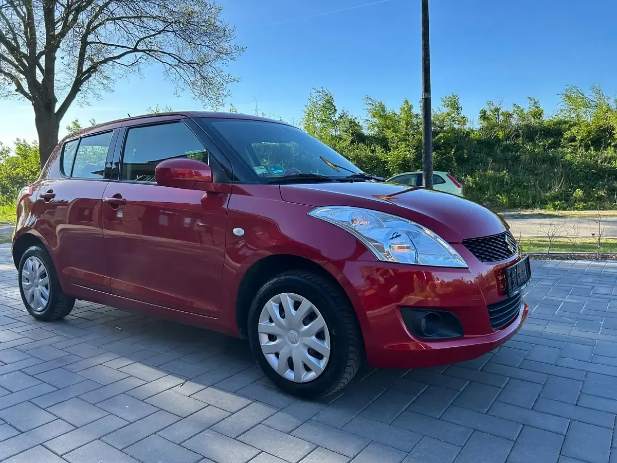 Second-hand Suzuki Swift 94 CP (69 kW) 2013 Roșu Hatchback