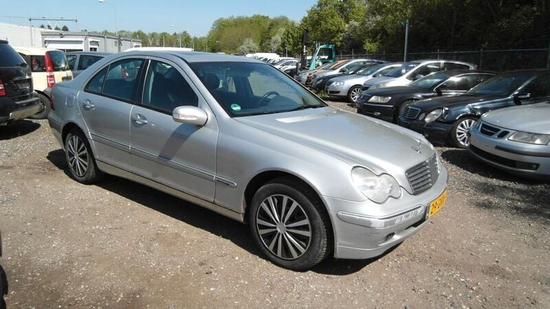 Silber Gebraucht 2002 Mercedes C270 Limousine | 1.750 € (Fairer Preis) - Bild 1/4