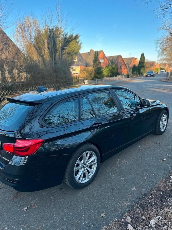 Gebraucht BMW 318 150 PS (110 kW) 2016 Schwarz Kombi