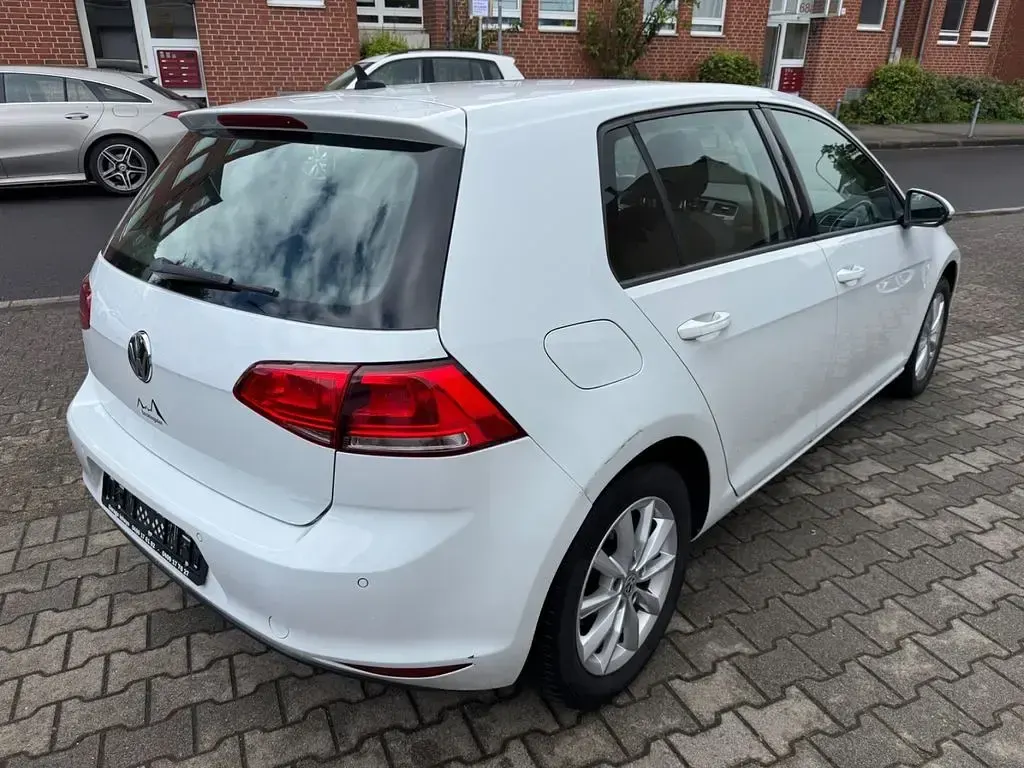 Gebraucht VW Golf VII Comfortline 150 PS (110 kW) 2014 Pure white Limousine