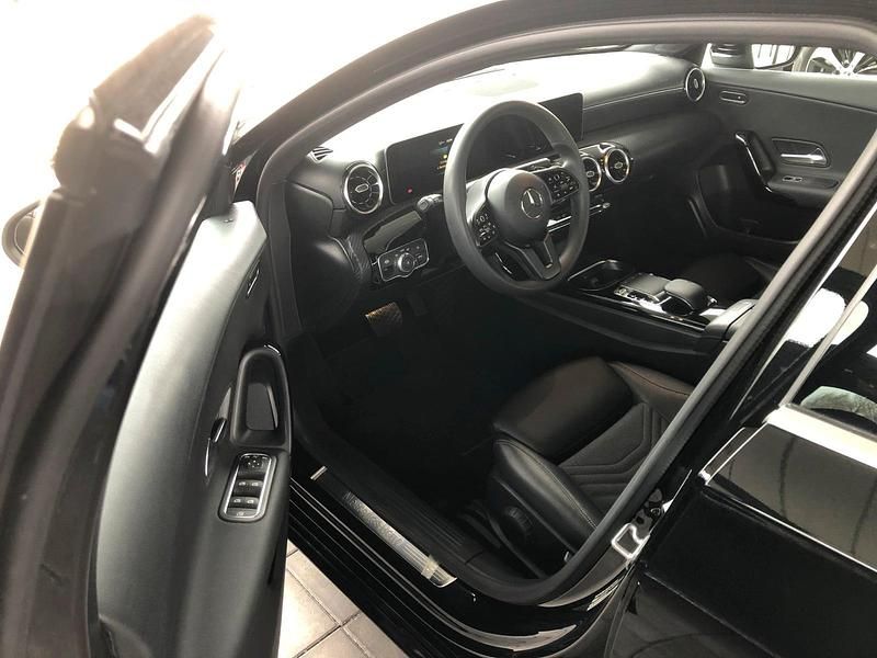 Gebraucht Mercedes A200 163 PS (119 kW) 2018 Schwarz Limousine