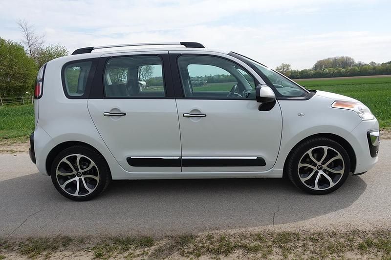 Second-hand Citroën C3 SELECTION 120 CP (88 kW) 2014 Alb Monovolum