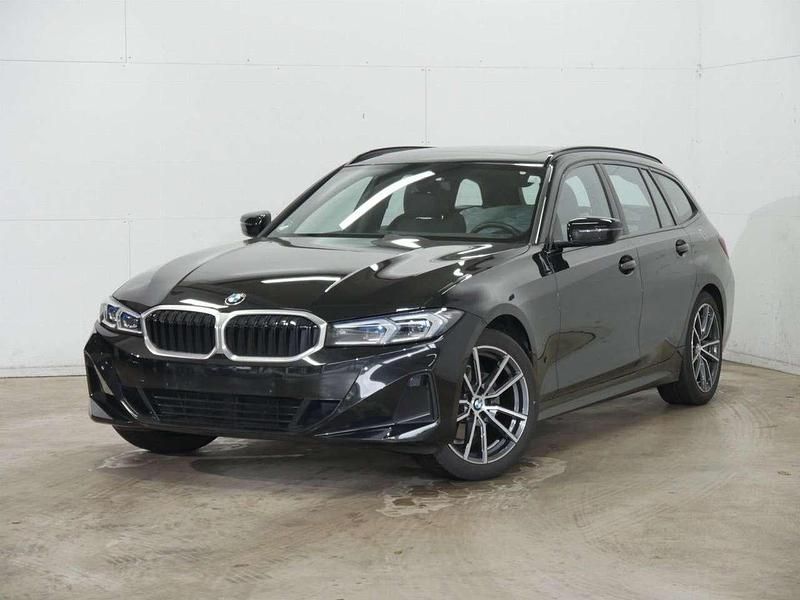 Black sapphire metallic (metallic) Gebraucht 2023 BMW 320 Sport Line Kombi | 32.980 € (Guter Preis) - Bild 1/3