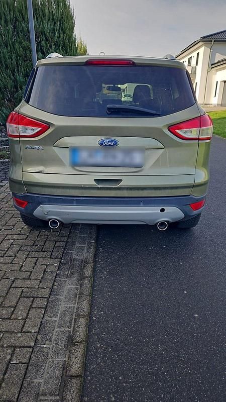 Gebraucht Ford Kuga 140 PS (102 kW) 2014 Grün SUV