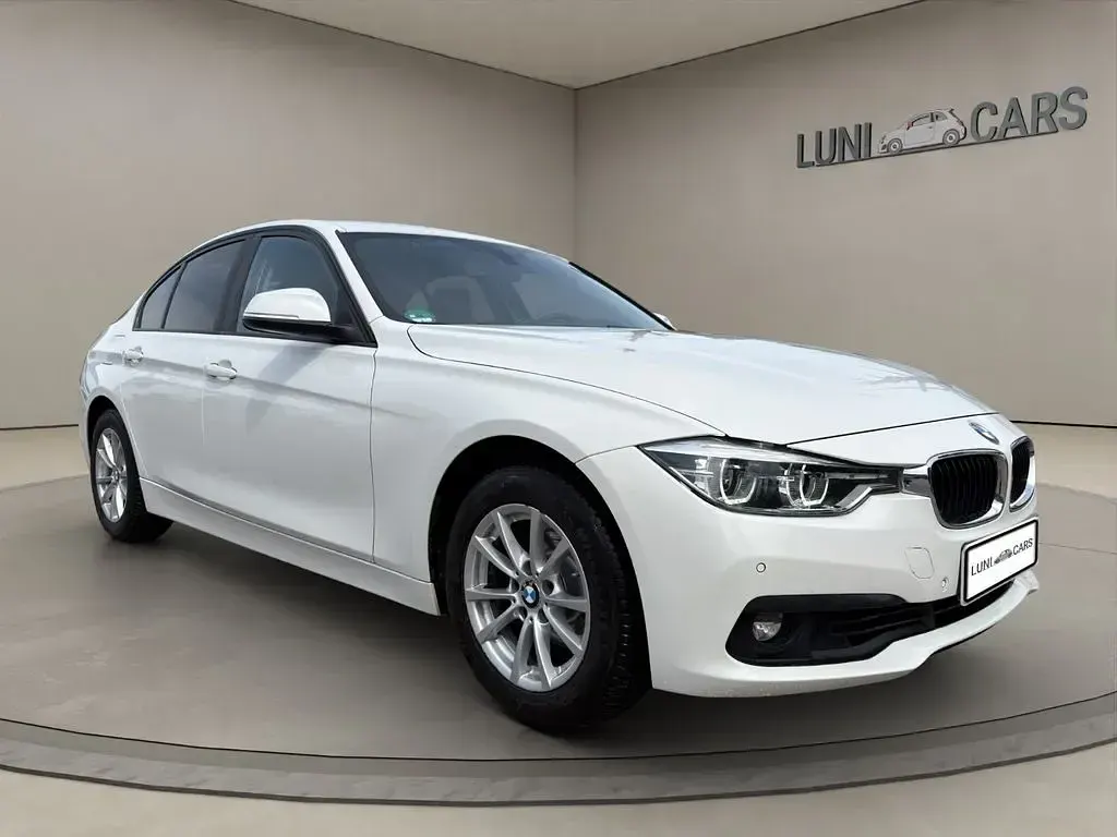 Gebraucht BMW 318 Advantage 136 PS (100 kW) 2016 Weiß Limousine