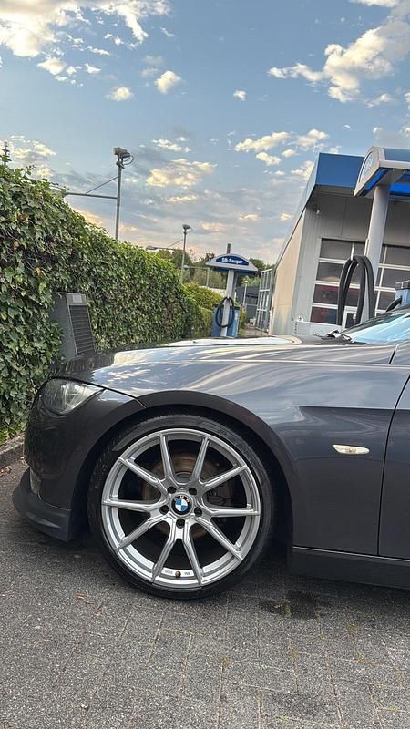 Grau Gebraucht 2008 BMW 320 Coupé | 4.850 € (Superpreis) - Bild 1/4