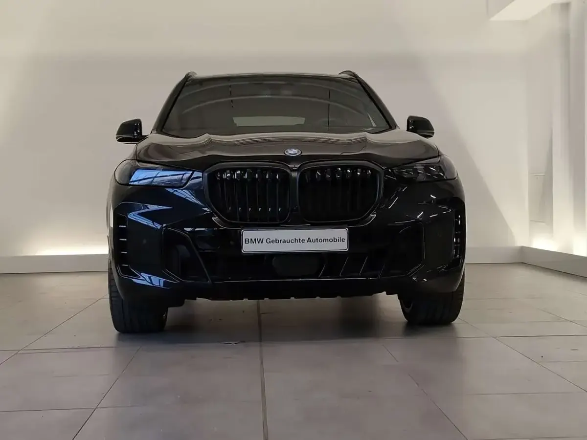 Gebraucht BMW X5 M Sport 489 PS (359 kW) 2025 Black sapphire metallic SUV