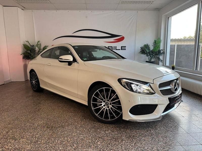 Polarweiss unilack Gebraucht 2017 Mercedes C250 AMG line Coupé | 26.950 € (Fairer Preis) - Bild 1/4
