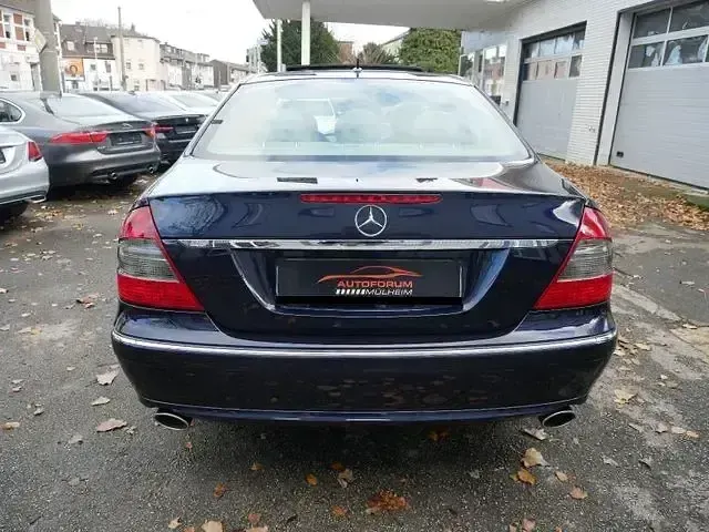 Używany Mercedes E280 Elegance 390 KM (286 kW) 2007 Czarny Sedan/Limuzyna