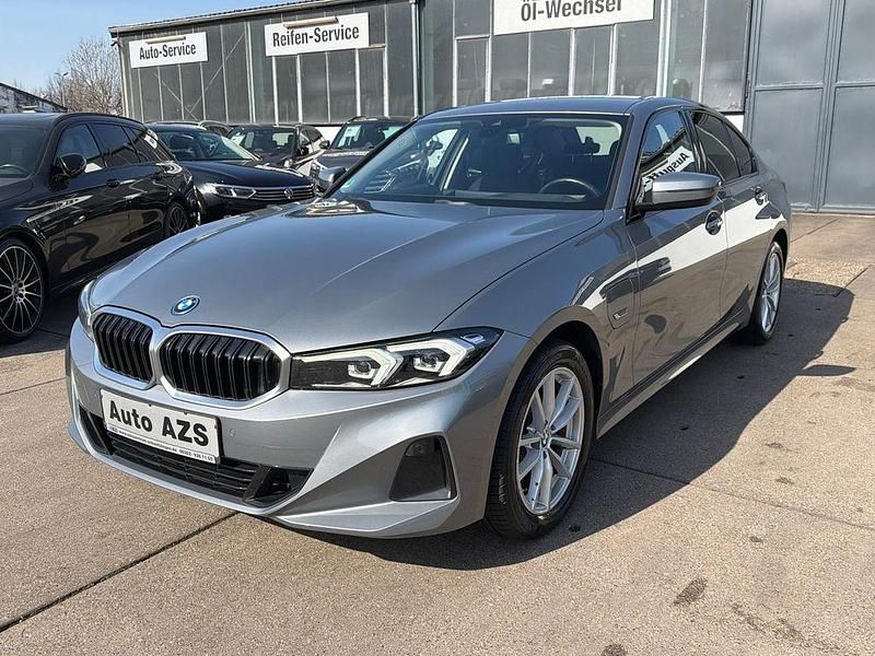 Gebraucht BMW 320e 163 PS (119 kW) 2022 Grau Limousine