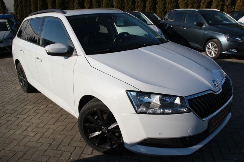 Weiß Gebraucht 2022 Skoda Fabia Ambition Kombi | 12.990 € (Guter Preis) - Bild 1/4