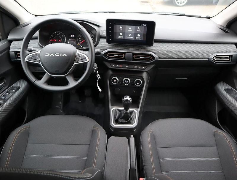 Neu Dacia Sandero Expression 101 PS (74 kW) 2025 Blau Kleinwagen