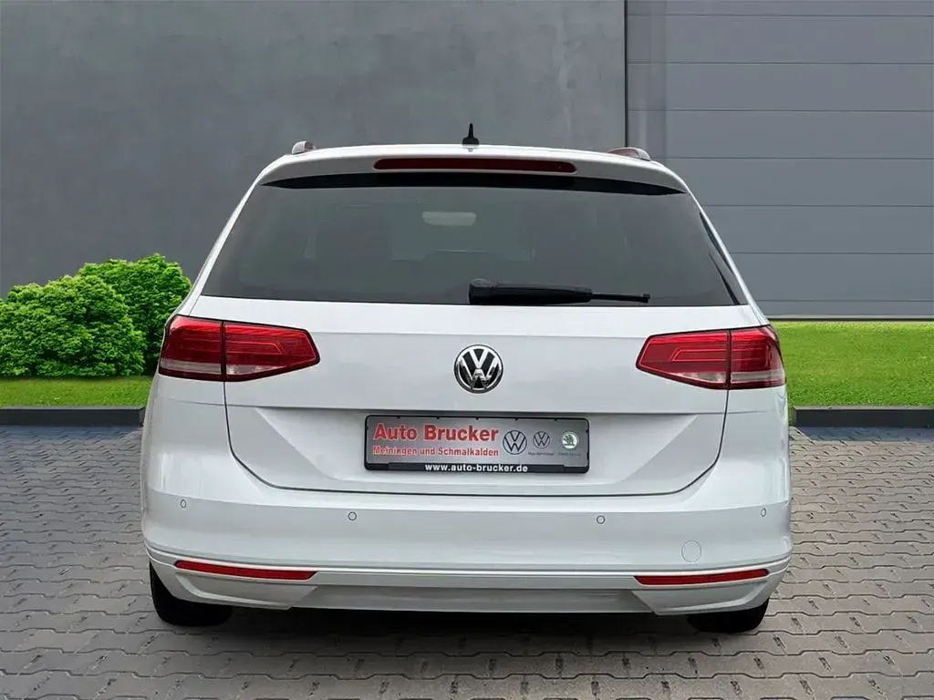 Gebraucht VW Passat Comfortline 150 PS (110 kW) 2018 Weiss Kombi