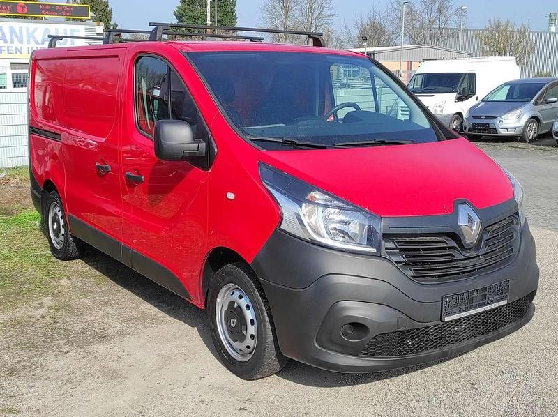 Gebraucht Renault Trafic 95 PS (69 kW) 2017 Volcano red Van / Kleinbus