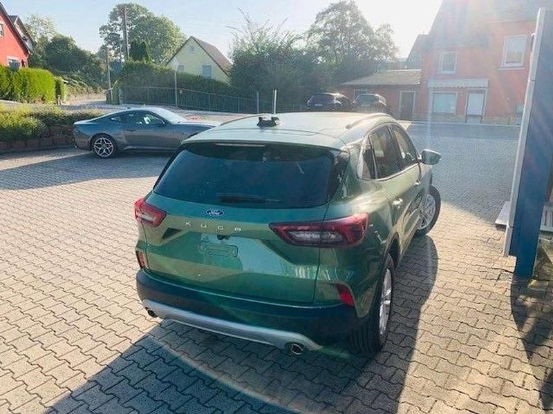 Neu Ford Kuga Titanium 150 PS (110 kW) 2026 Grün SUV