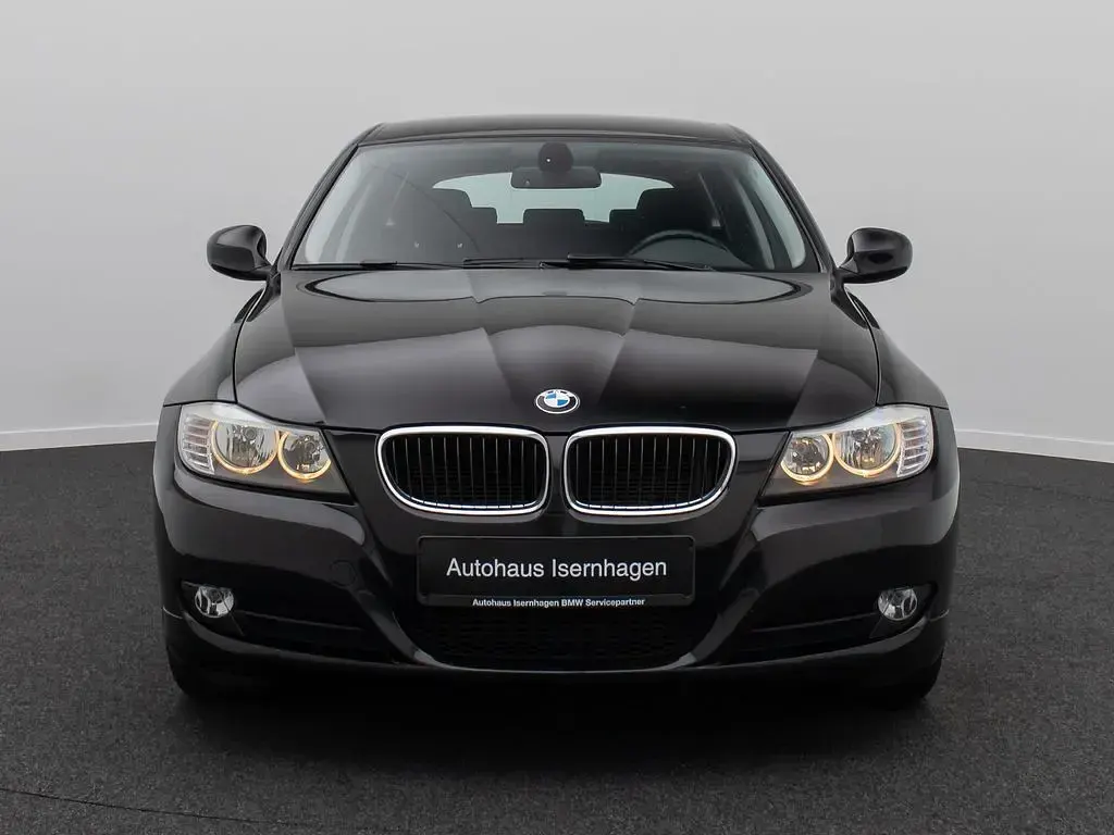 Gebraucht BMW 318 143 PS (105 kW) 2012 Schwarz Limousine