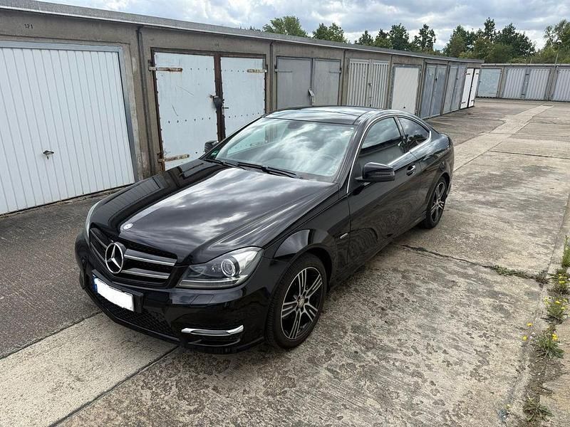 Schwarz Gebraucht 2015 Mercedes C180 Edition Coupé | 16.500 € (Superpreis) - Bild 1/4