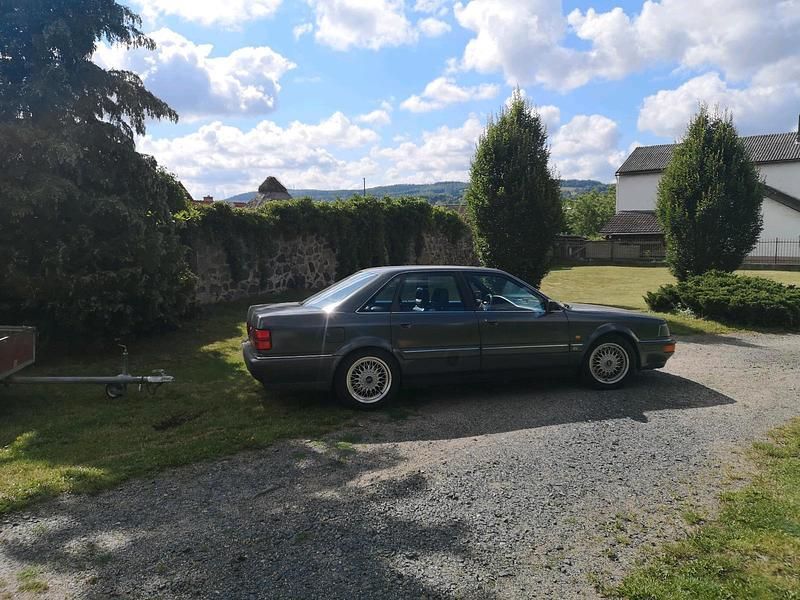 Grau Gebraucht 1989 Audi V8 Limousine | 6.900 € - Bild 1/4