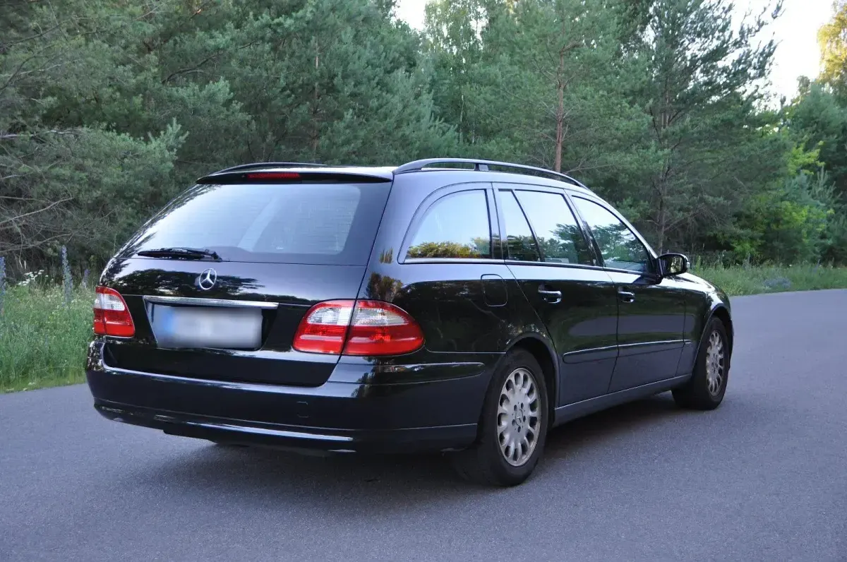 Gebraucht Mercedes E220 150 PS (110 kW) 2004 Schwarz Kombi