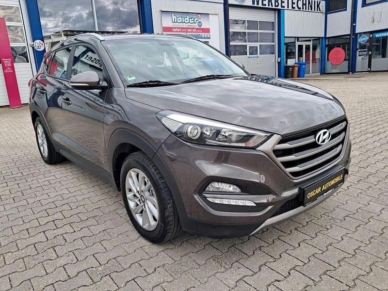 Gebraucht Hyundai Tucson Trend 136 PS (100 kW) 2016 Moon rock / met SUV
