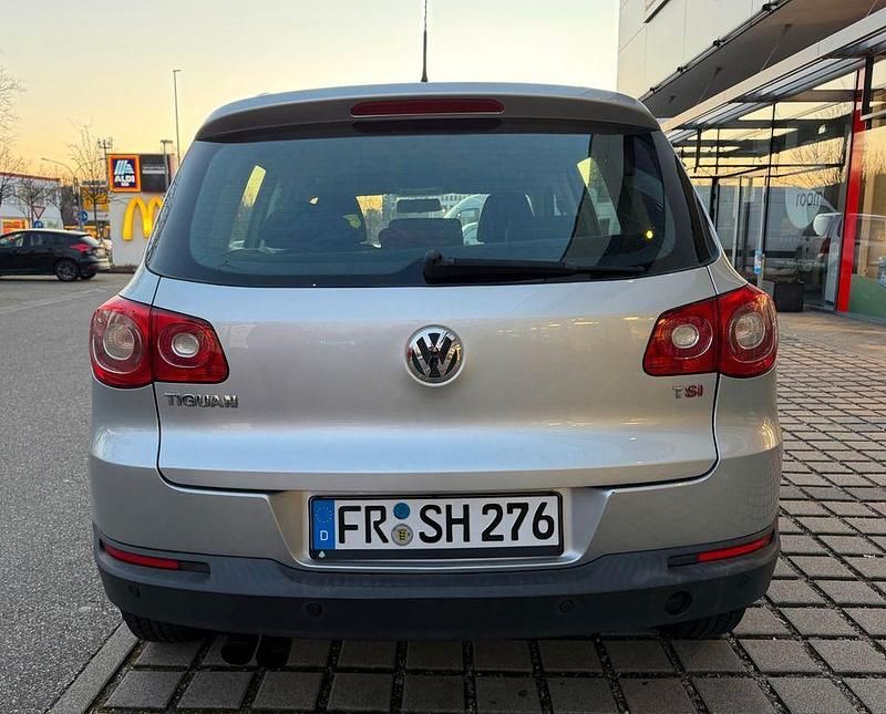 Gebraucht VW Tiguan Trendline 150 PS (110 kW) 2009 Grau SUV