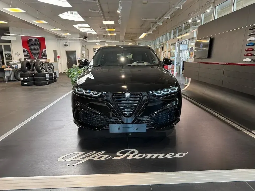 Neu Alfa Romeo Tonale Veloce 174 PS (127 kW) 2026 Schwarz SUV