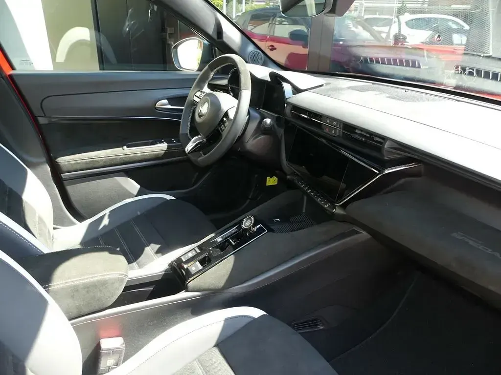 Neu Alfa Romeo Junior Edizione Speciale 145 PS (106 kW) 2026 Rosso brera, dach schwarz SUV