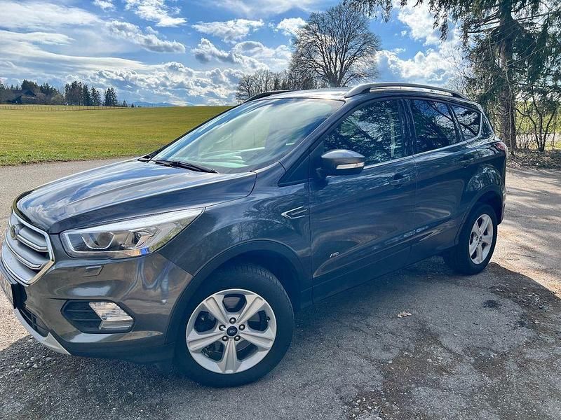 Gebraucht Ford Kuga 175 PS (128 kW) 2018 Grau SUV