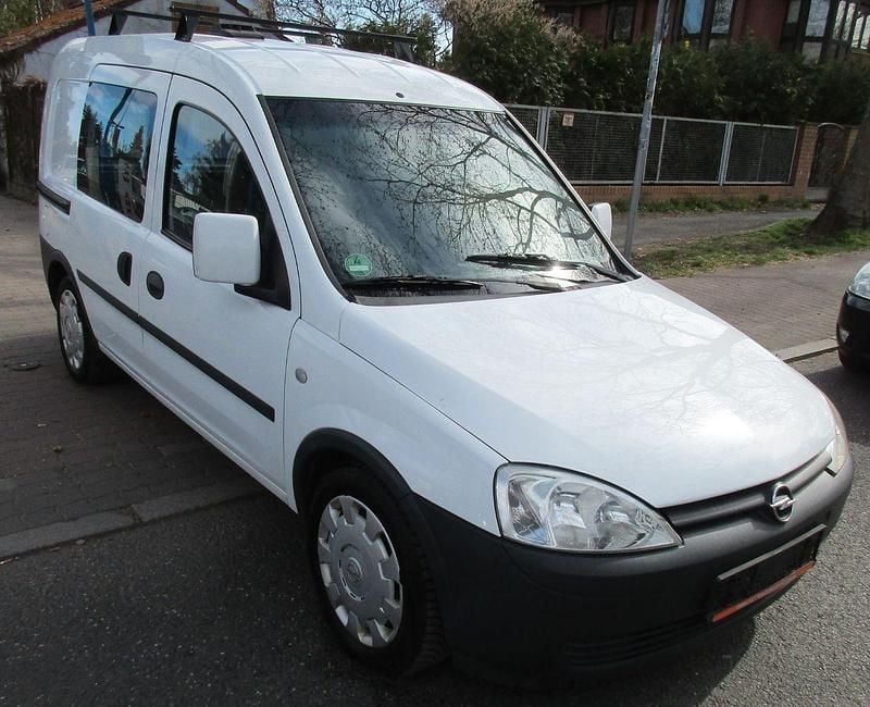 Weiß Gebraucht 2010 Opel Combo Van / Kleinbus | 1.950 € (Fairer Preis) - Bild 1/4
