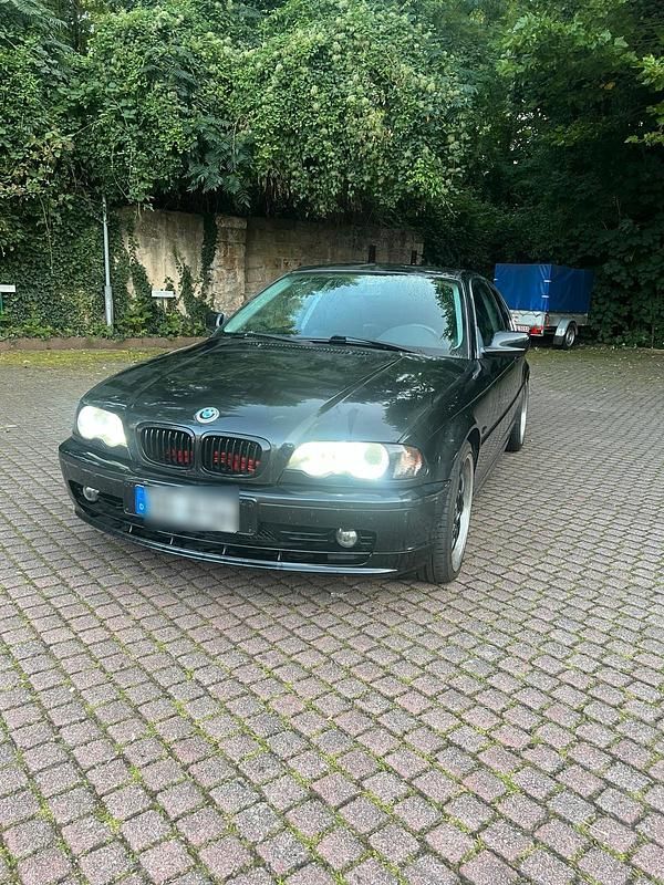 Schwarz Gebraucht 2001 BMW 320 Coupé | 3.900 € (Fairer Preis) - Bild 1/4