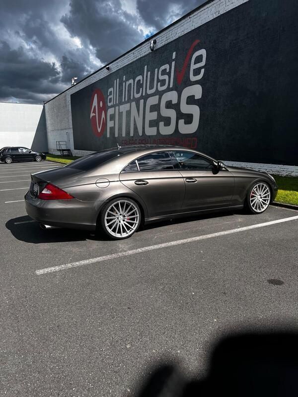 Braun Gebraucht 2007 Mercedes CLS500 Limousine | 12.500 € - Bild 1/4
