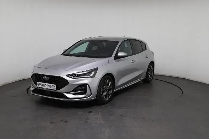 Gebraucht Ford Focus ST-Line 155 PS (114 kW) 2025 Silber, moondust silber Limousine