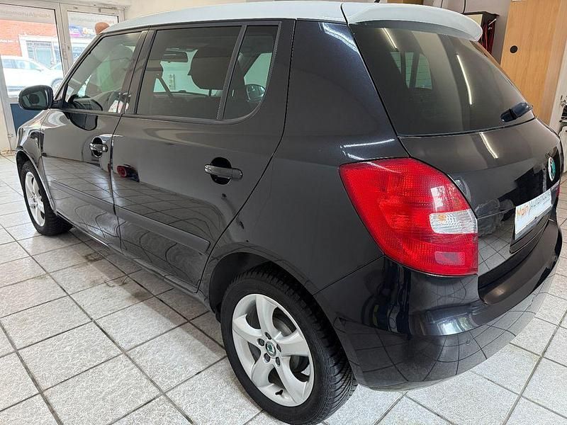 Gebraucht Skoda Fabia Ambition 69 PS (50 kW) 2012 Schwarz Kleinwagen