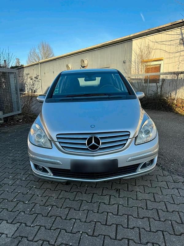 Gebraucht Mercedes B200 140 PS (102 kW) 2008 Silber Van / Kleinbus