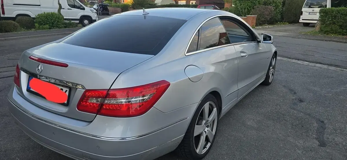 Gebraucht Mercedes E250 204 PS (150 kW) 2010 Silber Coupé