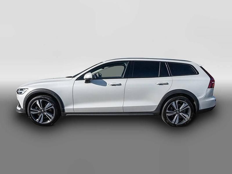 Gebraucht Volvo V60 CC Plus 197 PS (144 kW) 2024 Weiß Kombi