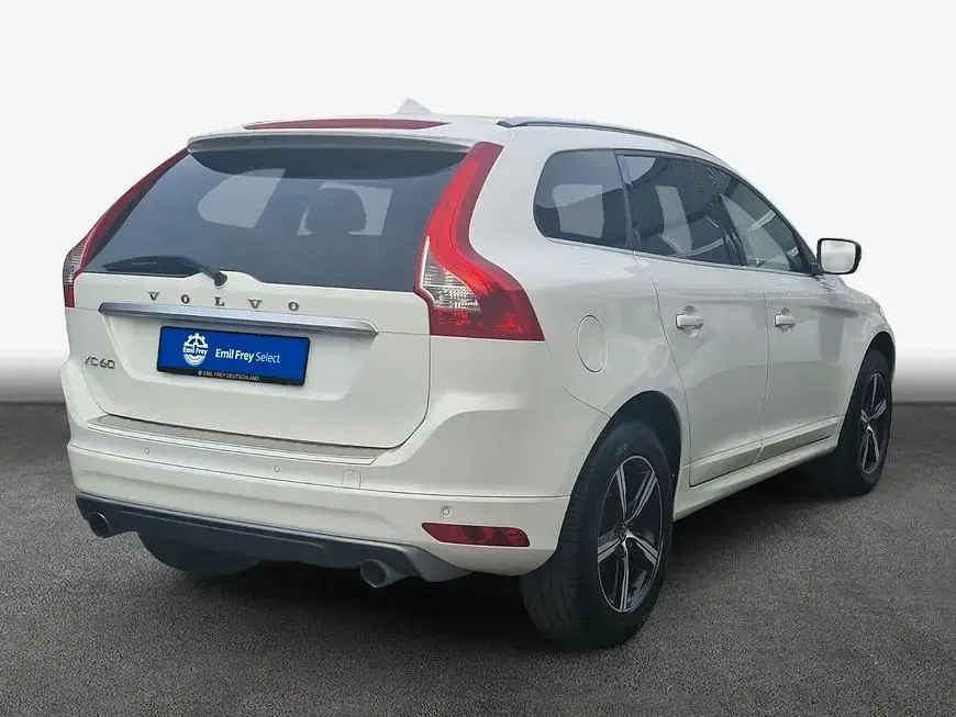 Gebraucht Volvo XC60 Momentum 245 PS (180 kW) 2016 Weiß SUV