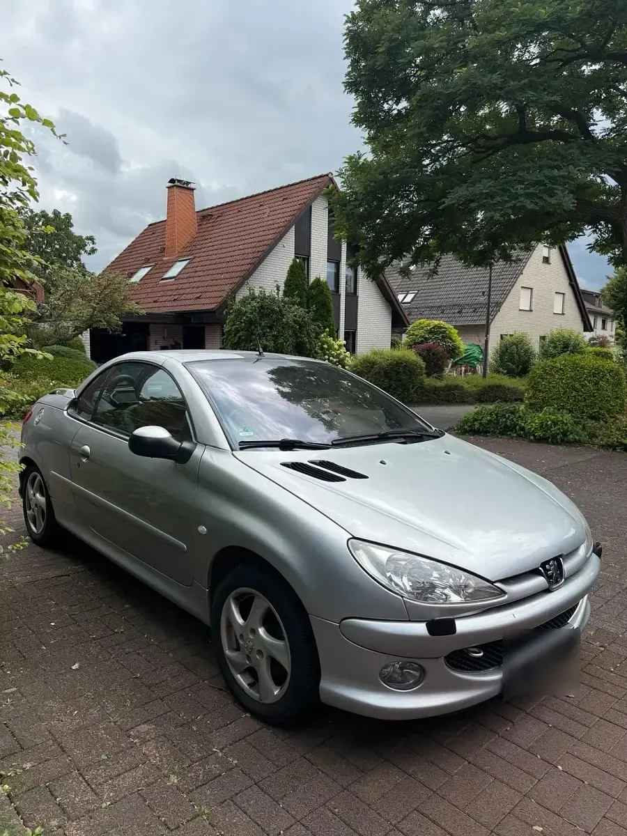Gebraucht Peugeot 206 CC 109 PS (80 kW) 2004 Silber Cabrio