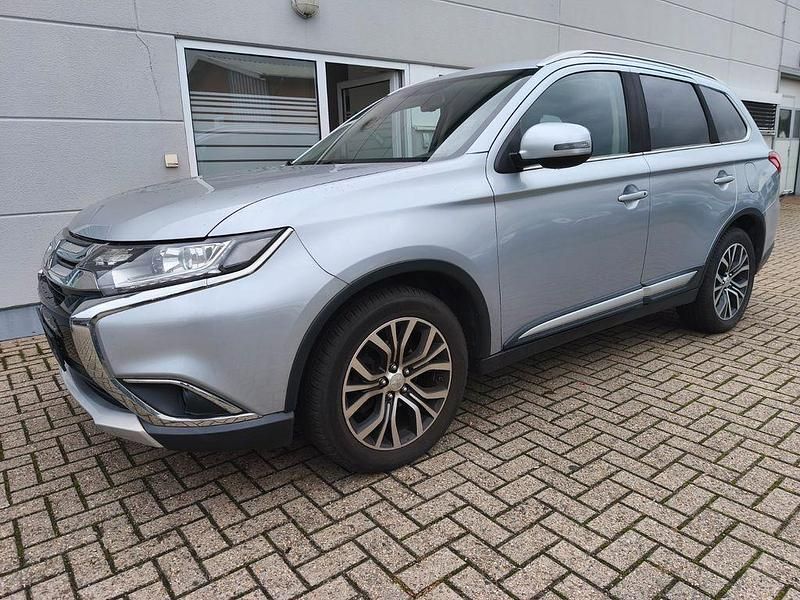 Silber Gebraucht 2018 Mitsubishi Outlander Edition SUV | 13.300 € (Fairer Preis) - Bild 1/4