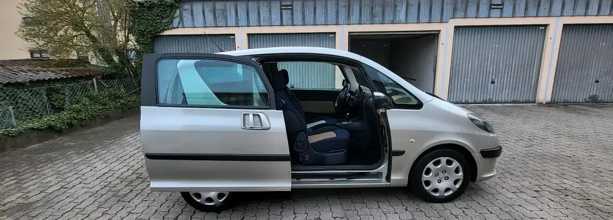 Gebraucht Peugeot 1007 85 PS (62 kW) 2005 Braun Van / Kleinbus