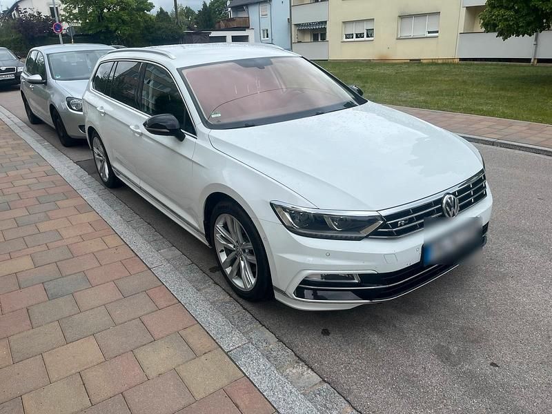 Weiß Gebraucht 2016 VW Passat R-line Kombi | 15.000 € (Fairer Preis) - Bild 1/4