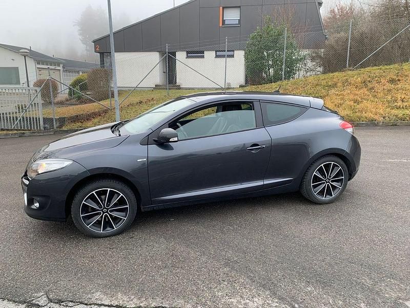 Gebraucht Renault Mégane III Bose Edition 132 PS (97 kW) 2014 Grau Coupé